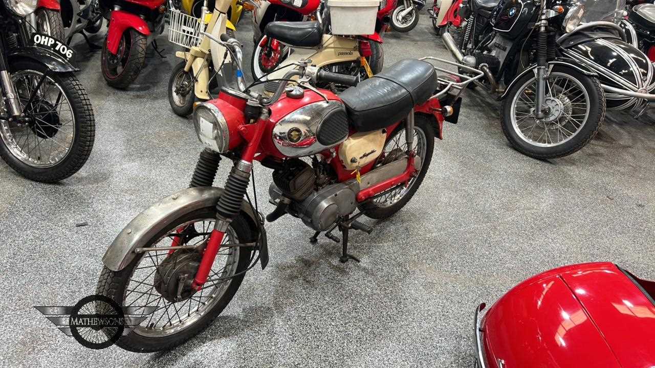 Lot 421 - 1968 SUZUKI B100P