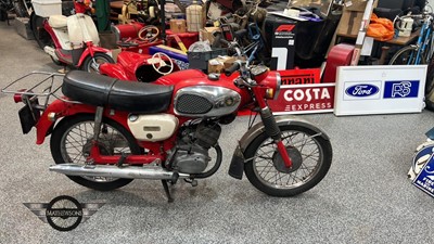 Lot 421 - 1968 SUZUKI B100P