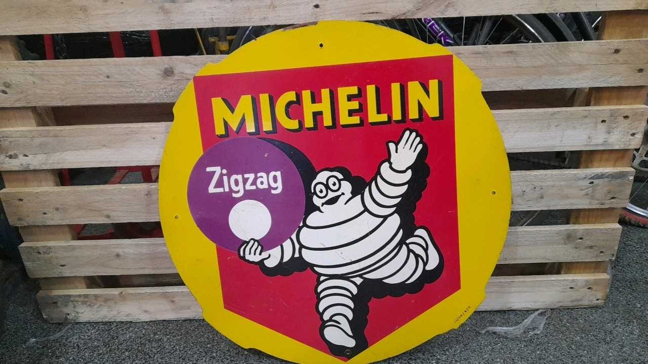 Lot 28 - MICHELIN C/BOARD ZIGZAG SIGN