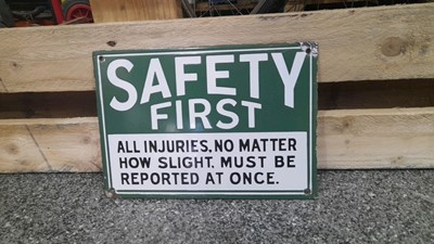 Lot 31 - SAFETY FIRST SIGN GREEN/WHITE