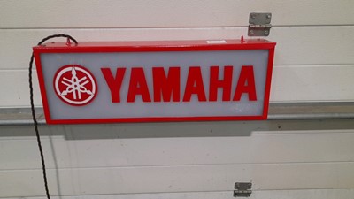 Lot 72 - YAMAHA DOUBLE SIDED LIGHT BOX