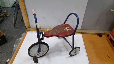 Lot 80 - CHILDS TOY WASHING MACHINE AND TRICYCLE