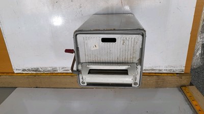 Lot 80 - CHILDS TOY WASHING MACHINE AND TRICYCLE